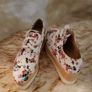 Floral print wedge shoes